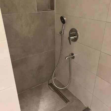 Denize Sifir, Guemuesluek Yakini-3 Km- Kiralik Rezidans Apartment *